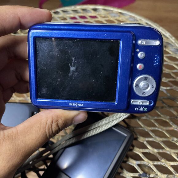 Digital Cameras LOT 3 Kodak ZX3 Insignia NS-DSC1112 Kodak V1253 For Parts Repair - Picture 7 of 14